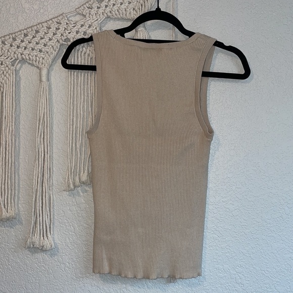 NWOT Scoopneck Skimming Sweater Tank - Picture 4 of 5